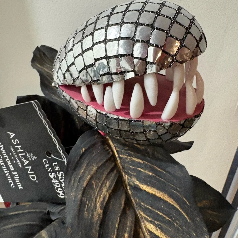 NEW HALLOWEEN LITTLE SHOP OF HORRORS DISCO BALL CARNIVOROUS PLANT AUDREY - Picture 2 of 5